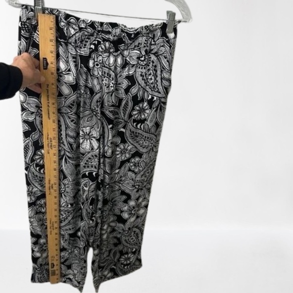 Talbots Wide Leg Crop Palazzo Pants Black/White | Floral | Elastic Waist | Small - Picture 10 of 11